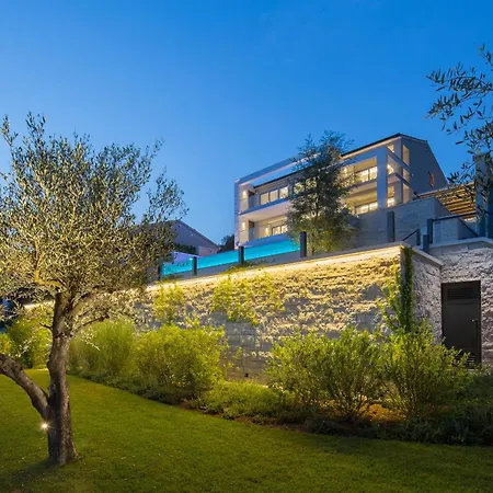 Villa Vlastelini II Near Labin - Rabac With Sea View, Beachfront And Wellness-2
